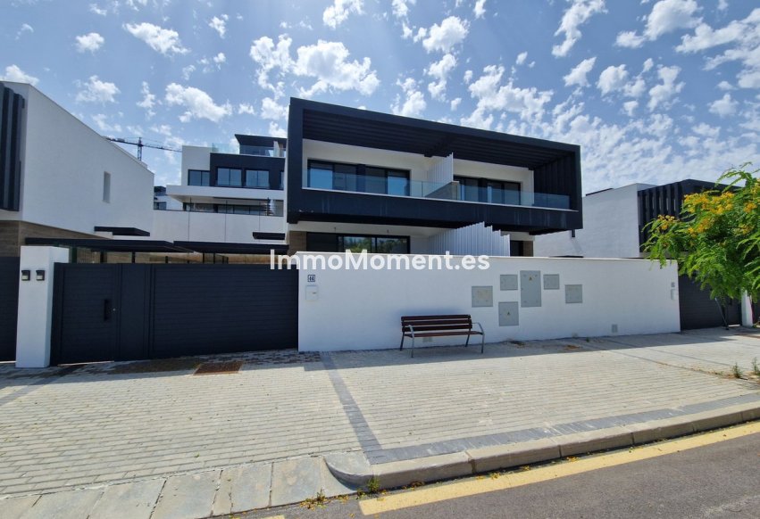 Resale - Detached villa - Estepona - Atalaya