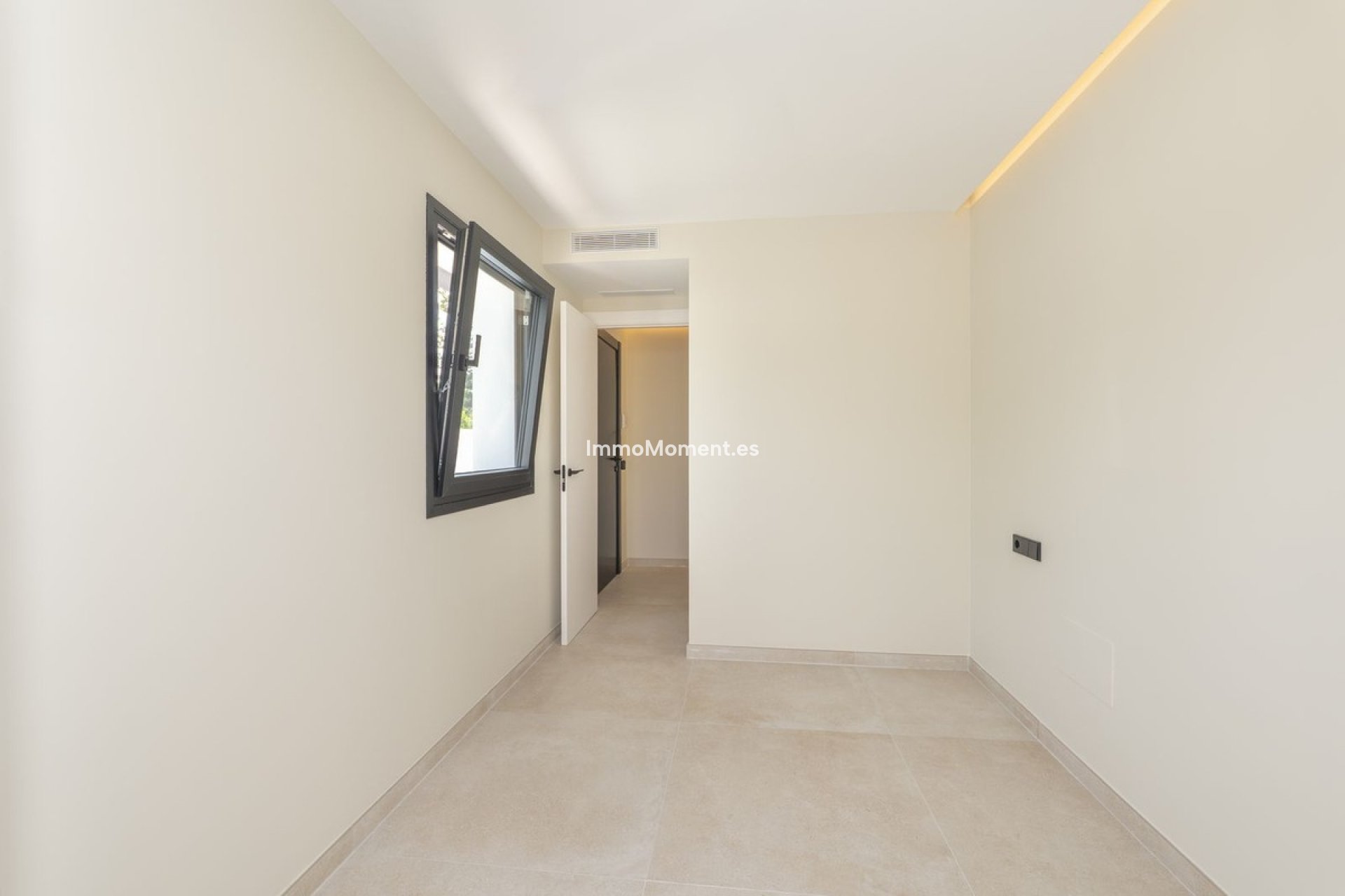 Resale - Detached villa - Estepona - Atalaya