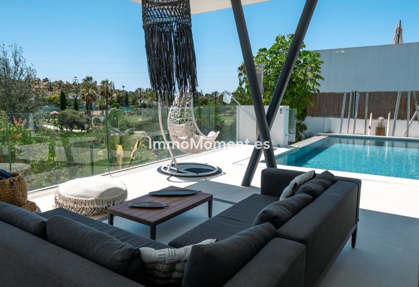 Resale - Detached villa - Estepona - Atalaya
