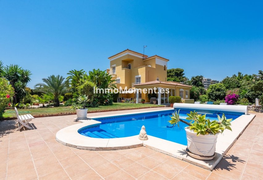 Resale - Detached villa - Estepona - Atalaya