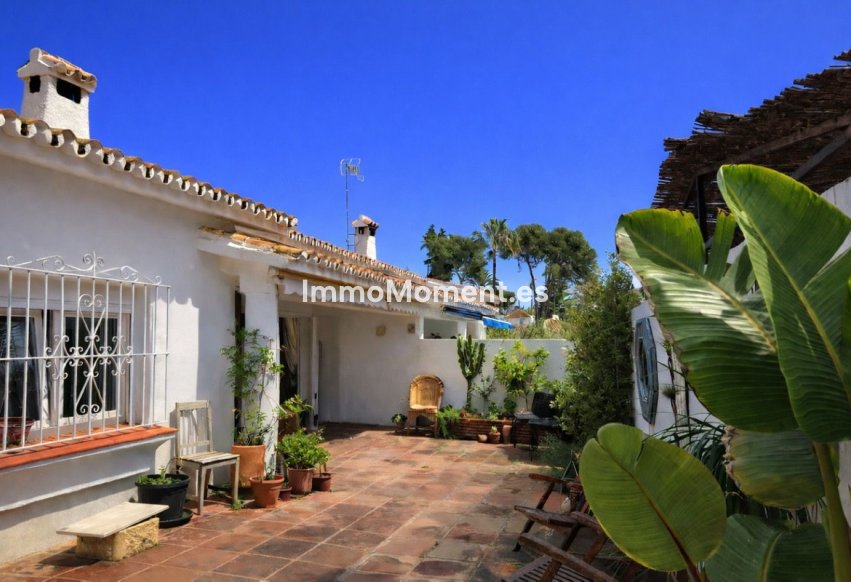 Resale - Detached villa - Estepona - Benamara