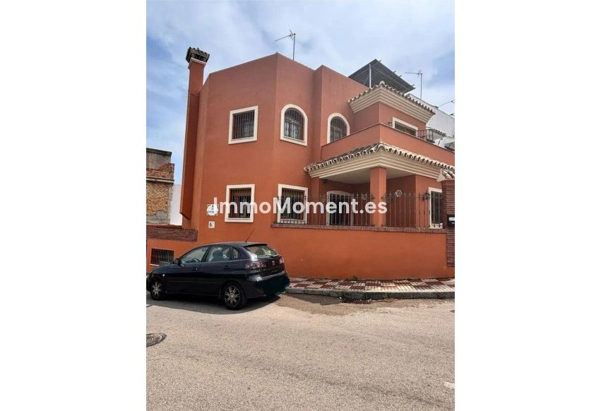 Resale - Detached villa - Estepona - Cancelada