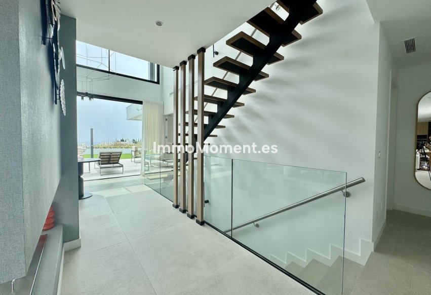 Resale - Detached villa - Estepona - Cancelada