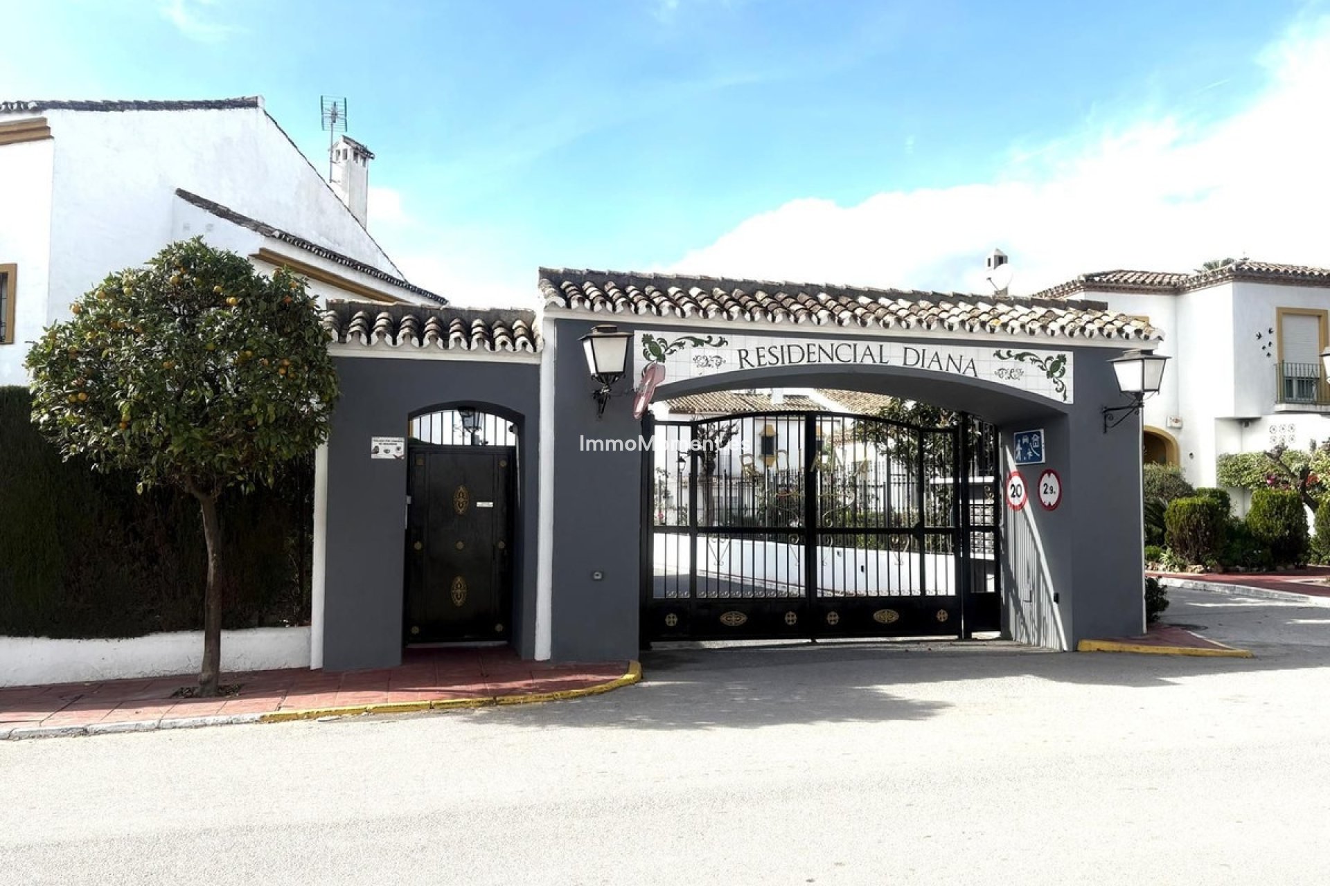 Resale - Detached villa - Estepona - Cancelada