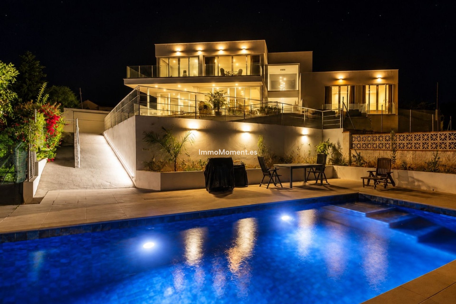 Resale - Detached villa - Estepona - Estepona Centro