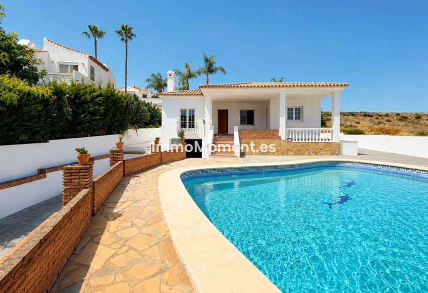Resale - Detached villa - Estepona - Estepona Centro
