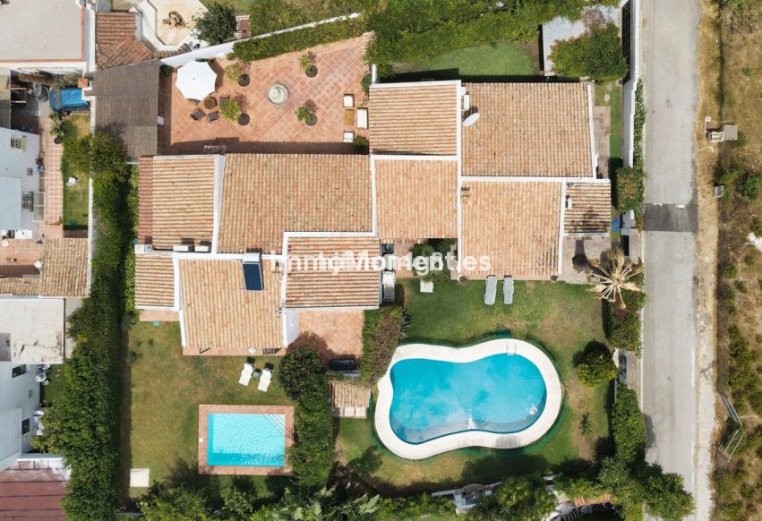 Resale - Detached villa - Estepona - Estepona Centro