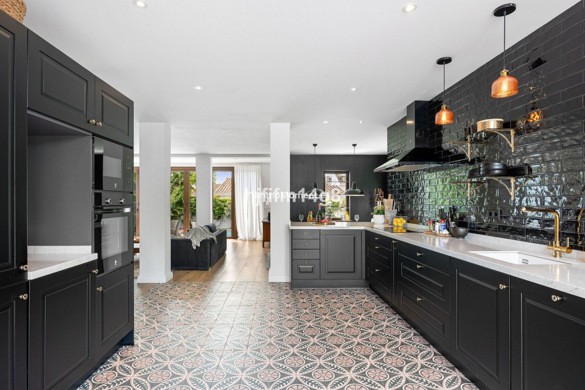 Resale - Detached villa - Estepona - Estepona Centro