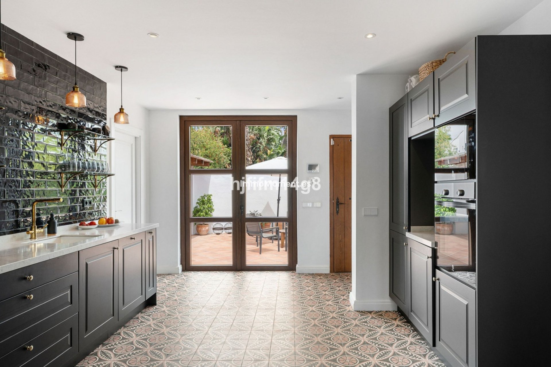 Resale - Detached villa - Estepona - Estepona Centro