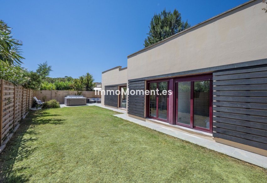 Resale - Detached villa - Estepona - Estepona Centro