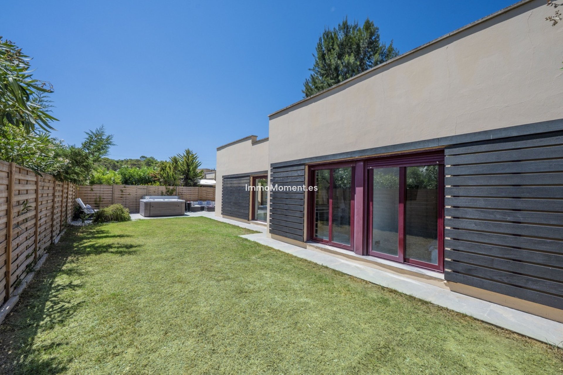Resale - Detached villa - Estepona - Estepona Centro