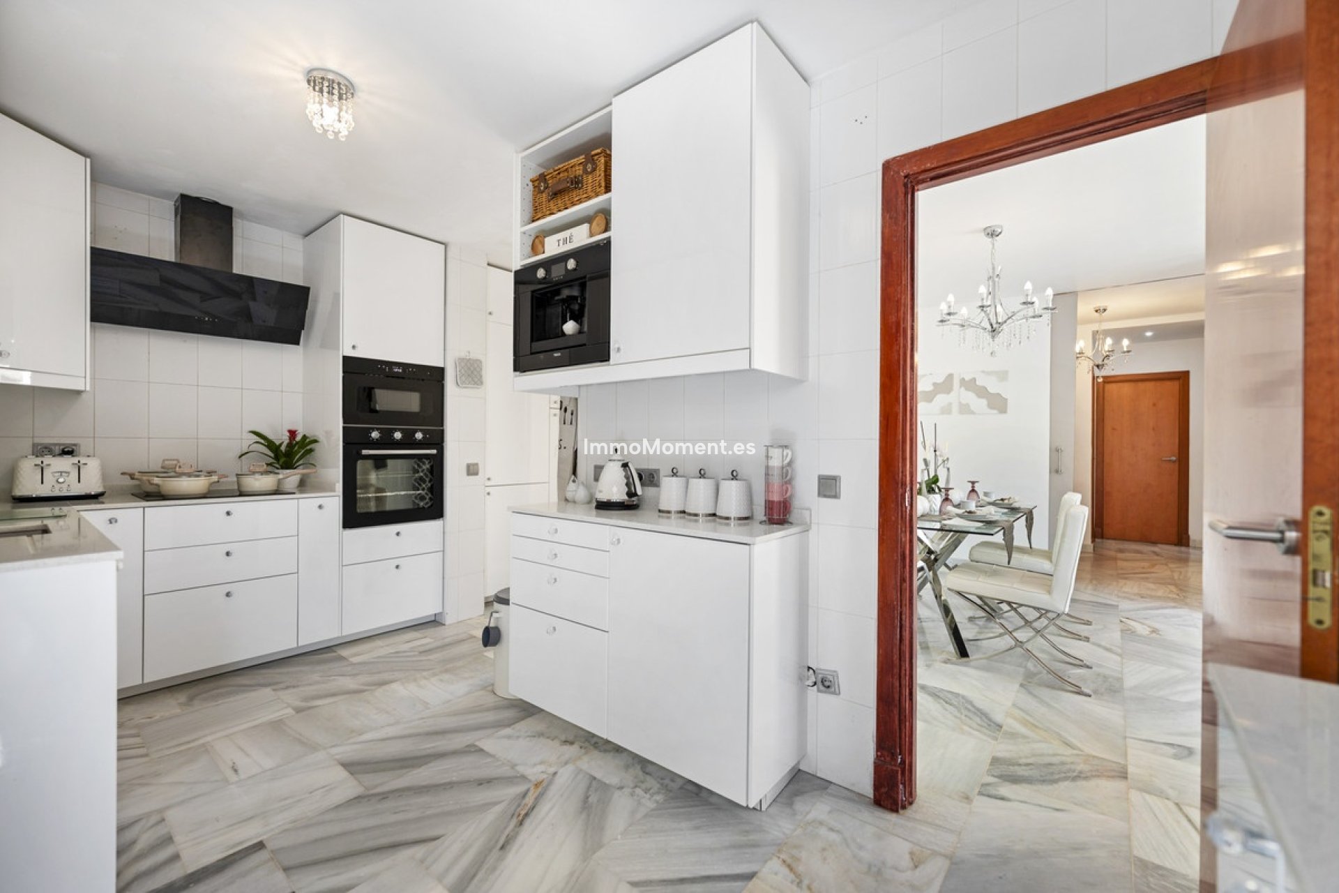 Resale - Detached villa - Estepona - Estepona Centro