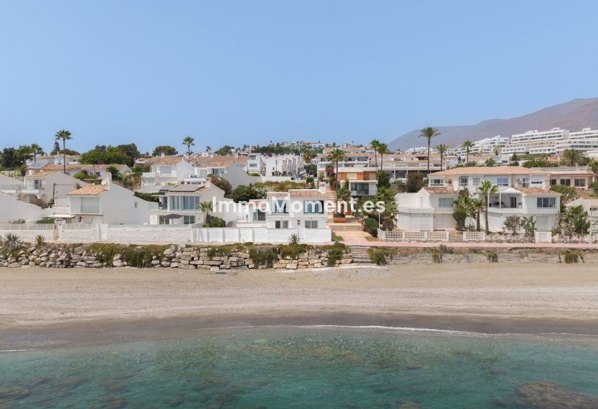 Resale - Detached villa - Estepona - Estepona Centro