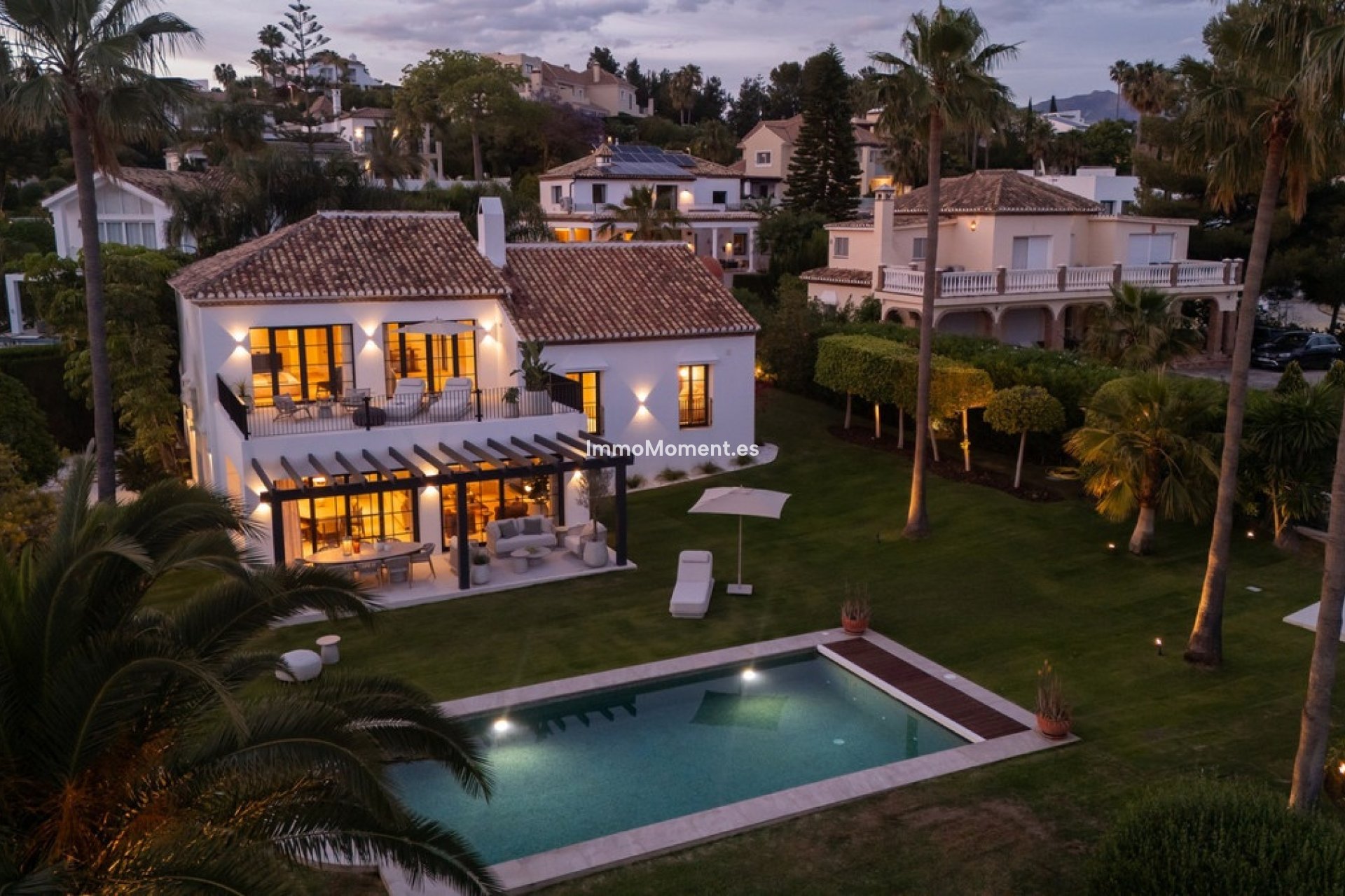 Resale - Detached villa - Estepona - Estepona Centro