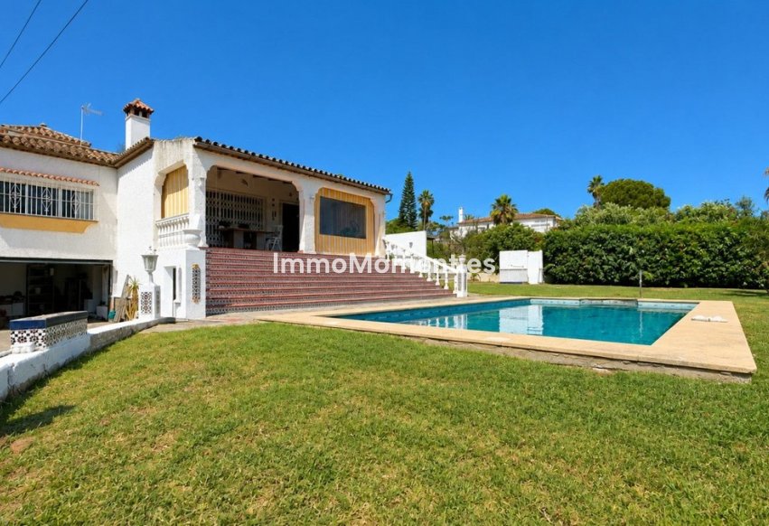 Resale - Detached villa - Estepona - Estepona Centro