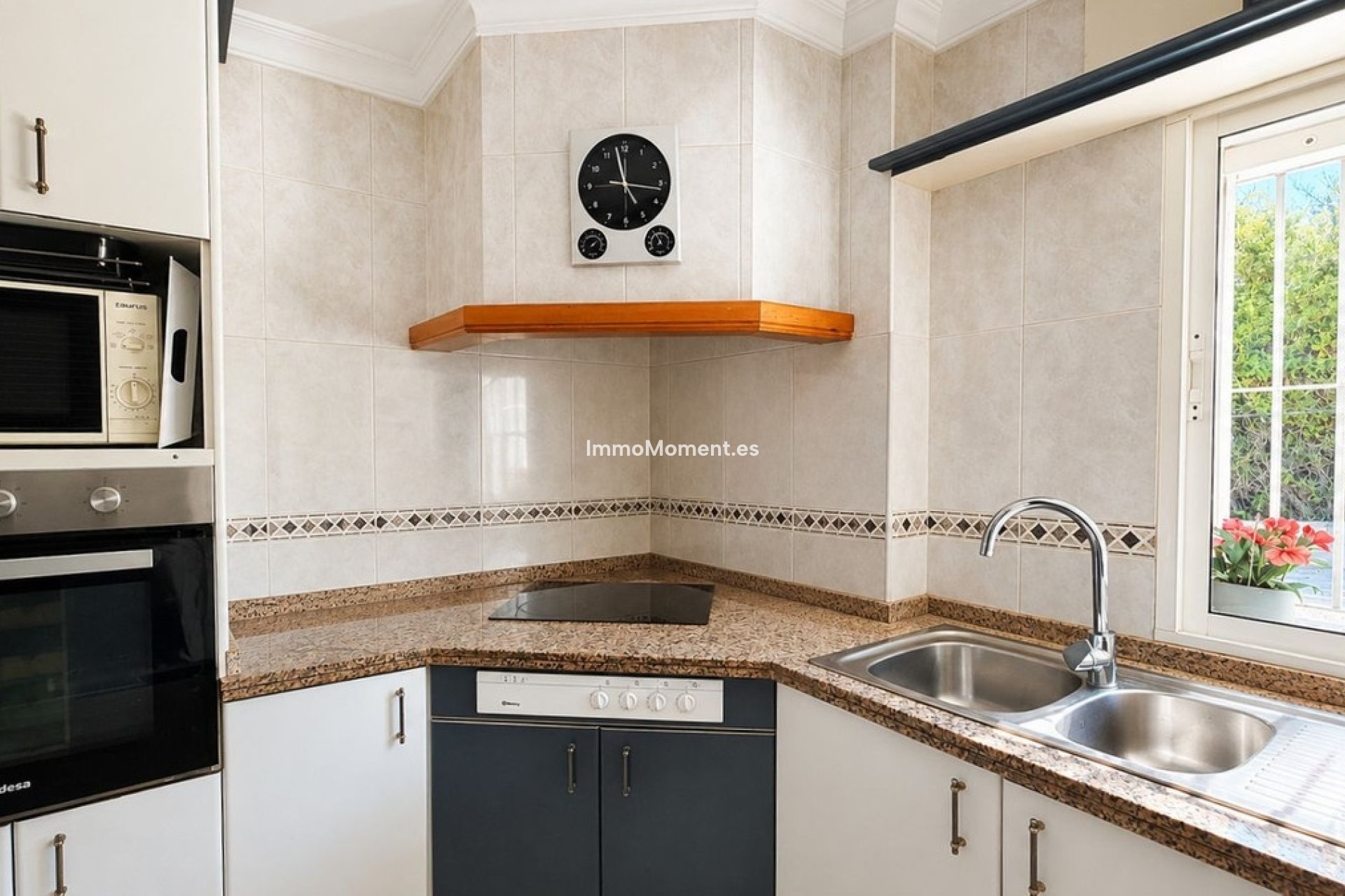 Resale - Detached villa - Estepona - Estepona Centro