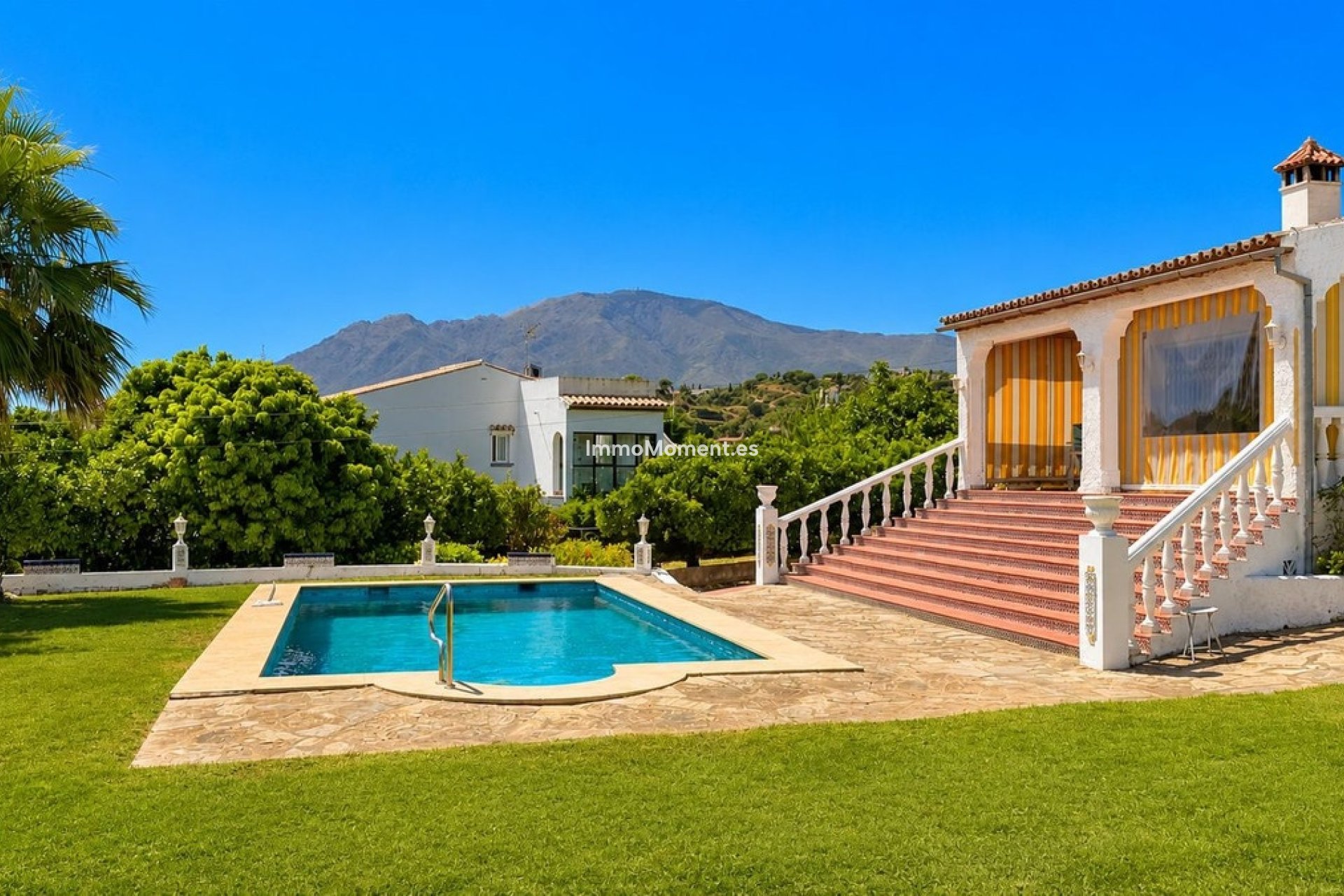 Resale - Detached villa - Estepona - Estepona Centro