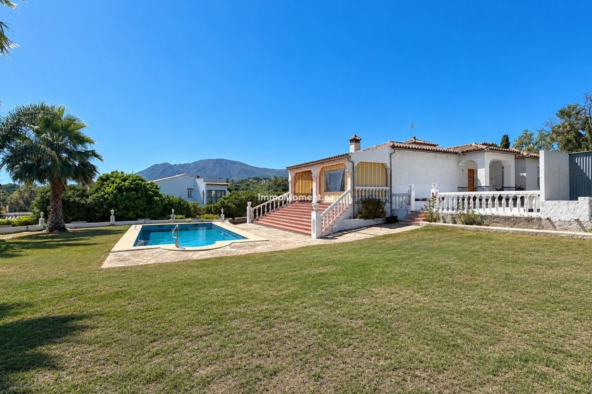 Resale - Detached villa - Estepona - Estepona Centro