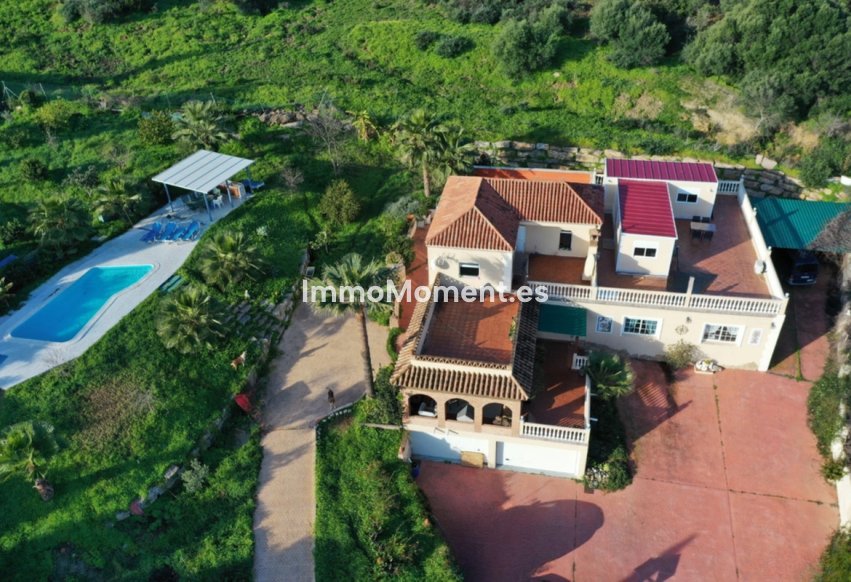 Resale - Detached villa - Estepona - Estepona Centro
