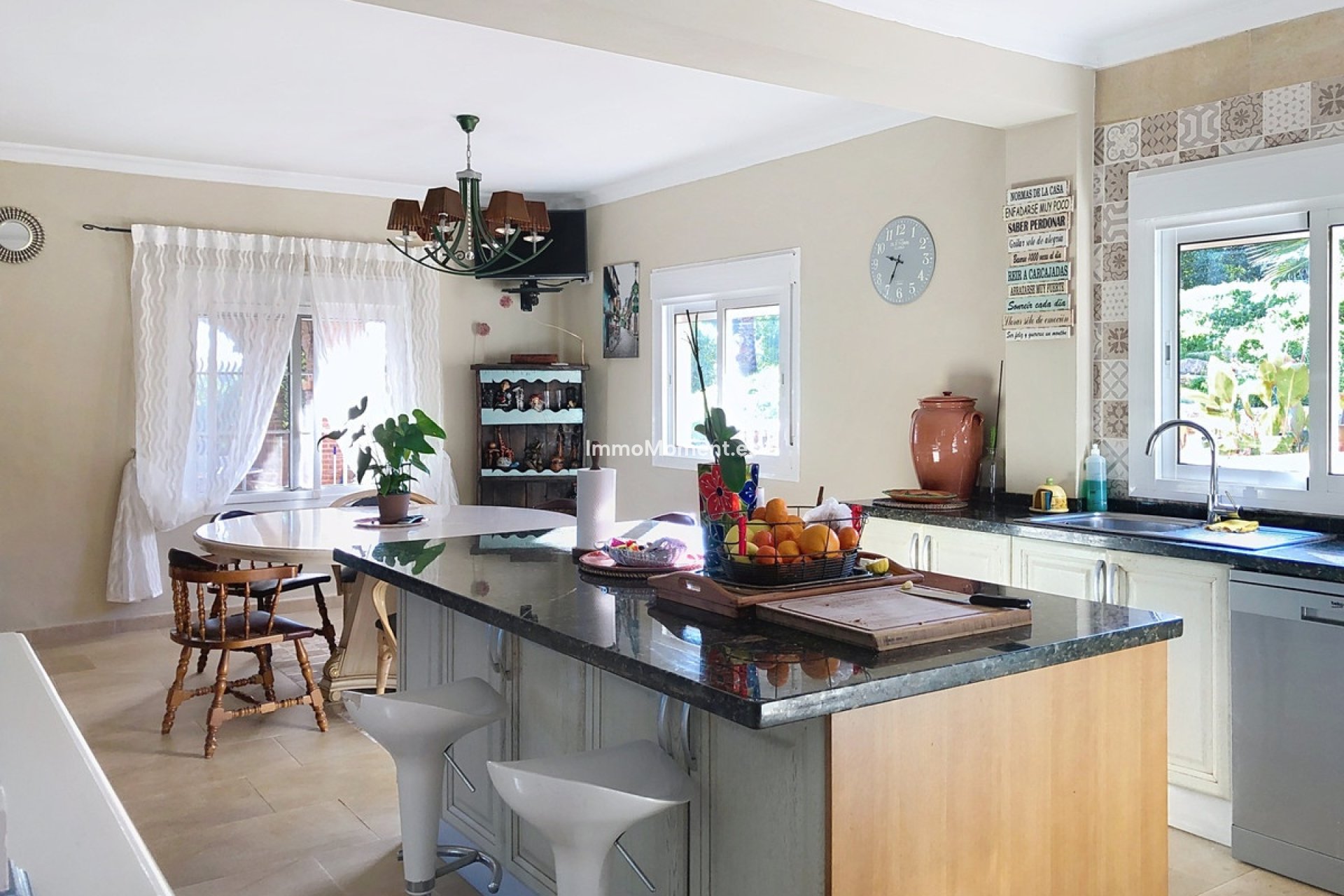 Resale - Detached villa - Estepona - Estepona Centro