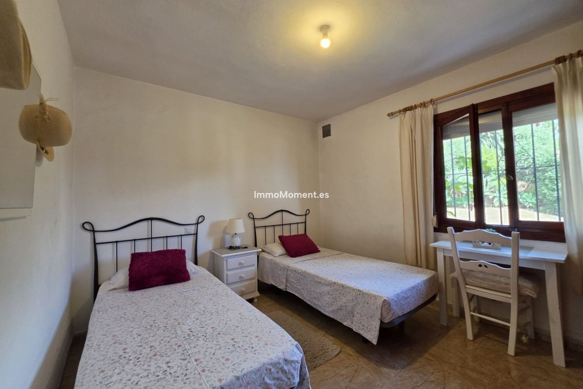 Resale - Detached villa - Estepona - Estepona Centro