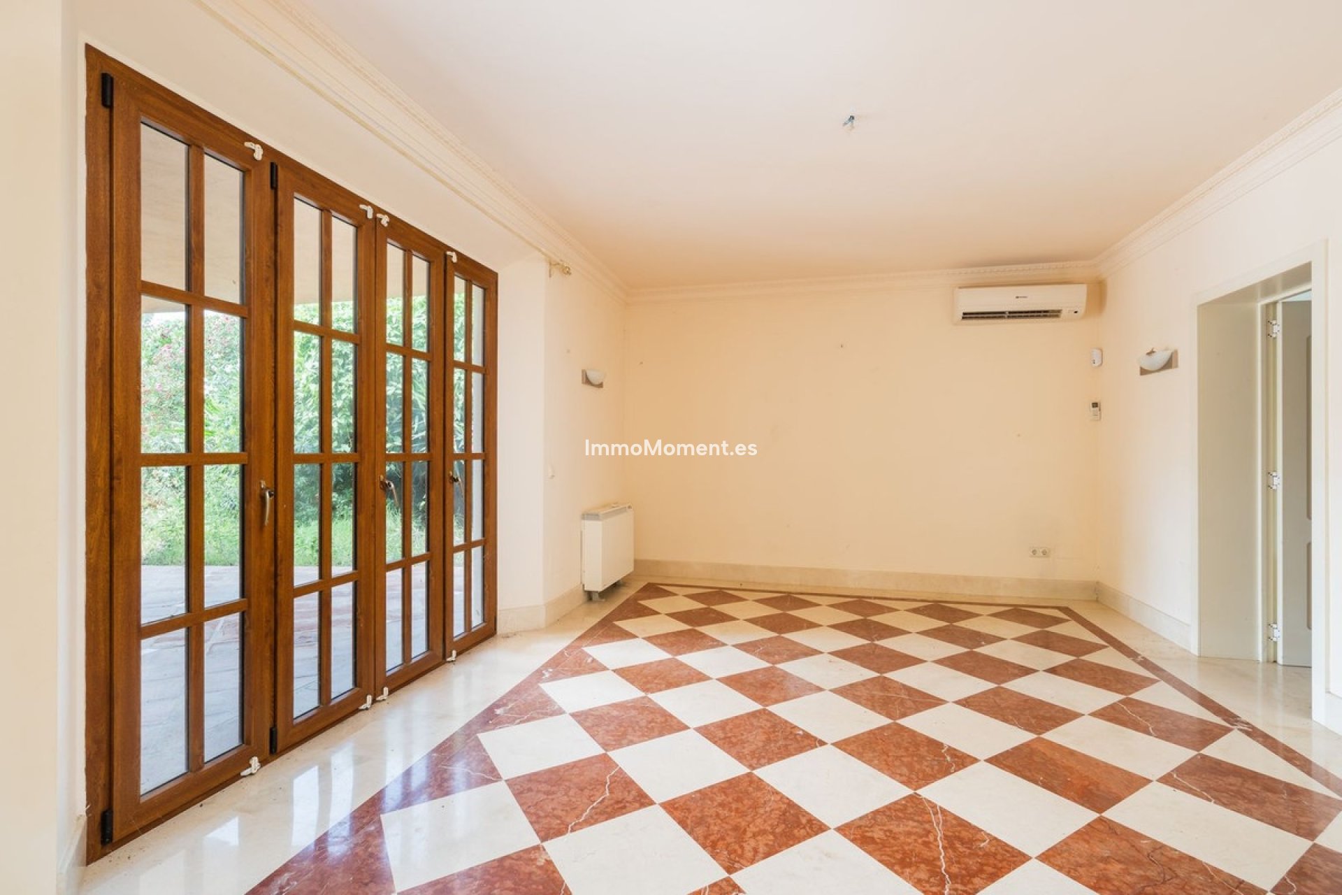 Resale - Detached villa - Estepona - Estepona Centro