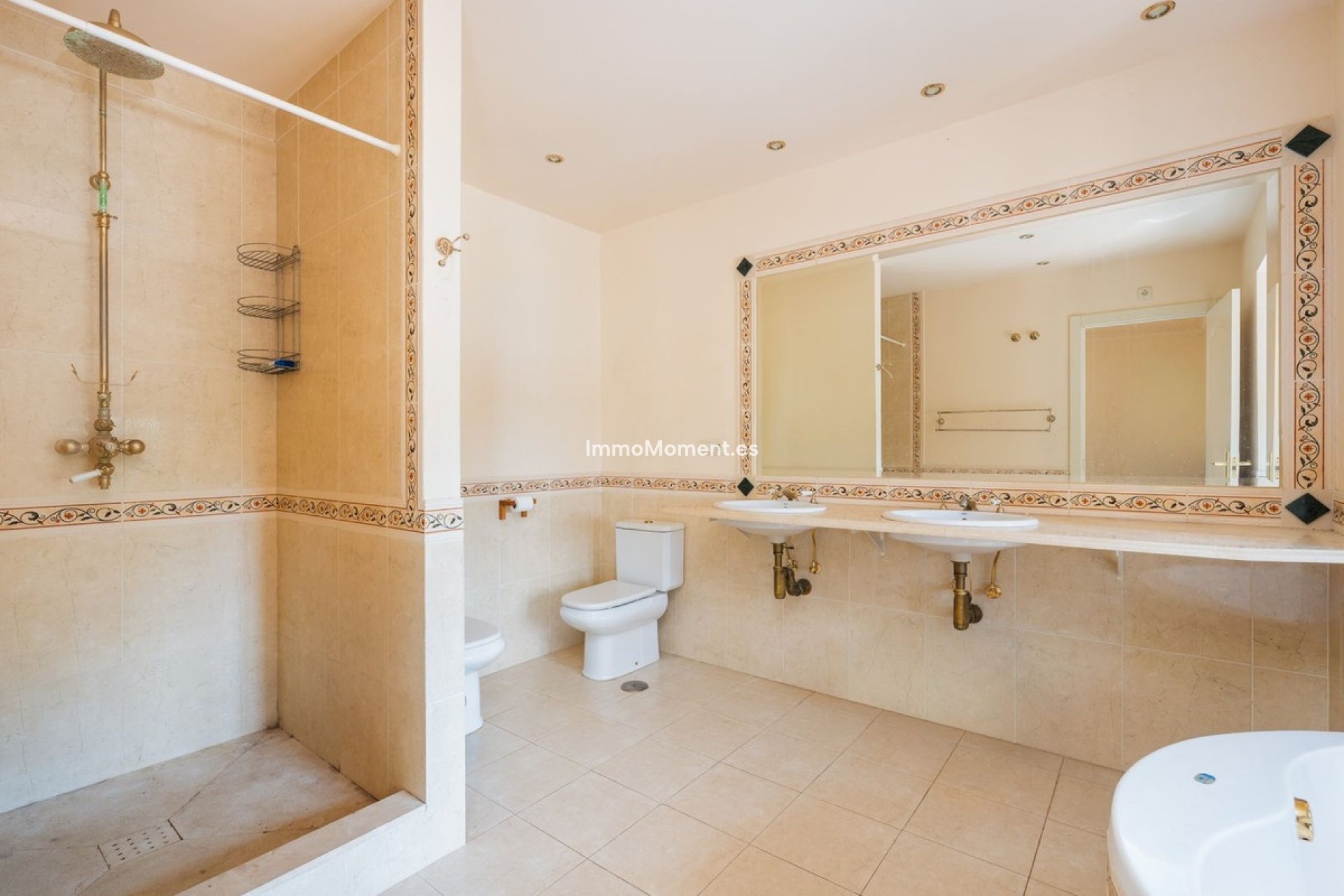 Resale - Detached villa - Estepona - Estepona Centro