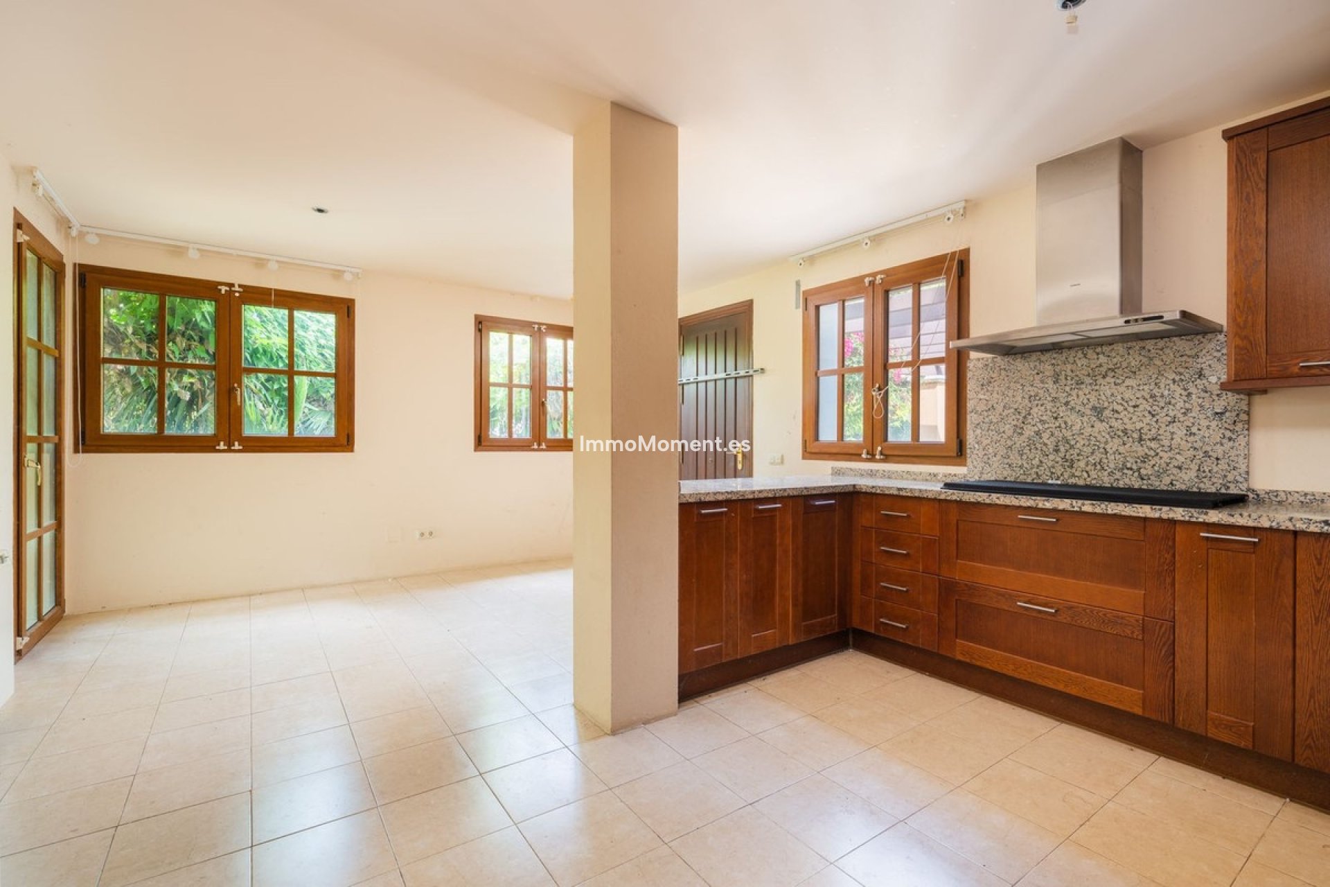 Resale - Detached villa - Estepona - Estepona Centro