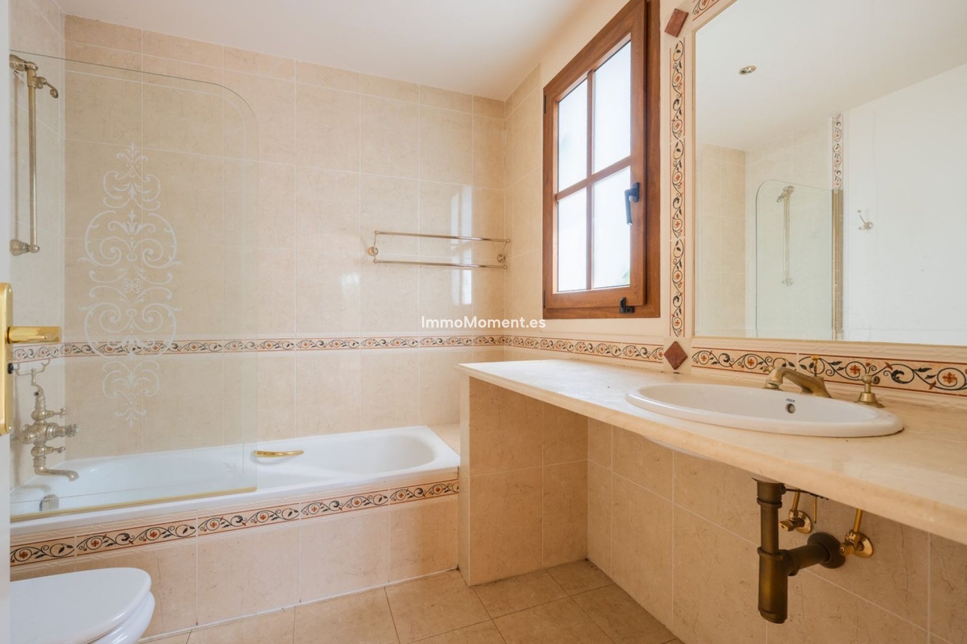 Resale - Detached villa - Estepona - Estepona Centro