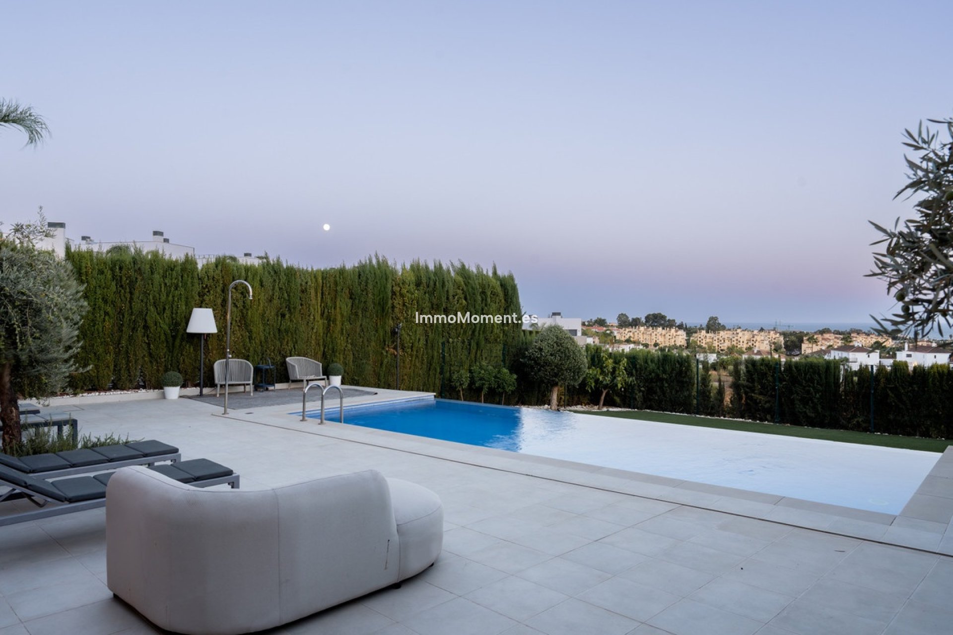 Resale - Detached villa - Estepona - Estepona Centro