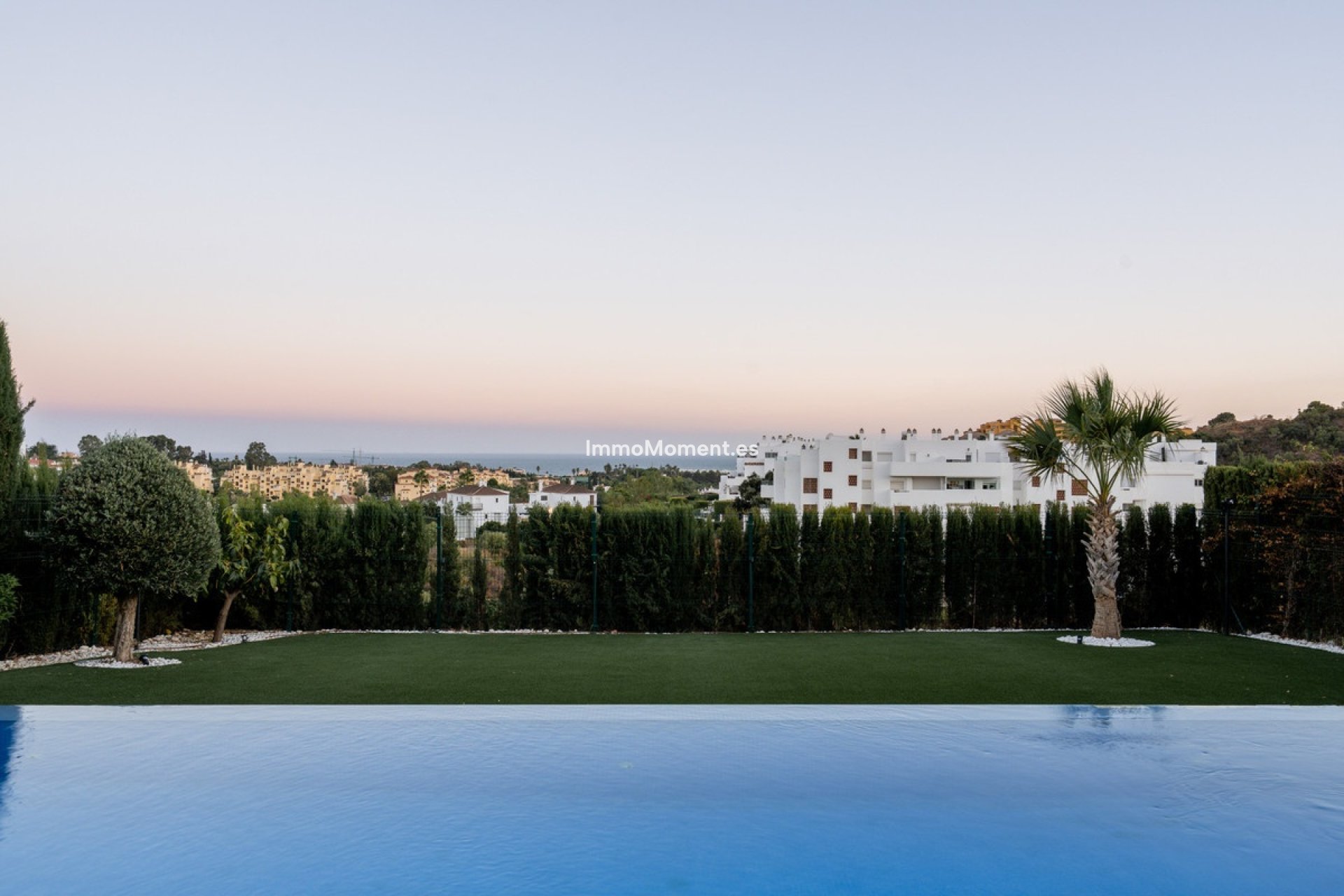 Resale - Detached villa - Estepona - Estepona Centro