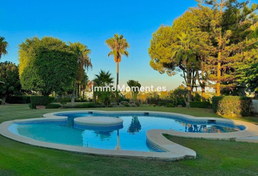 Resale - Detached villa - Estepona - Estepona Centro
