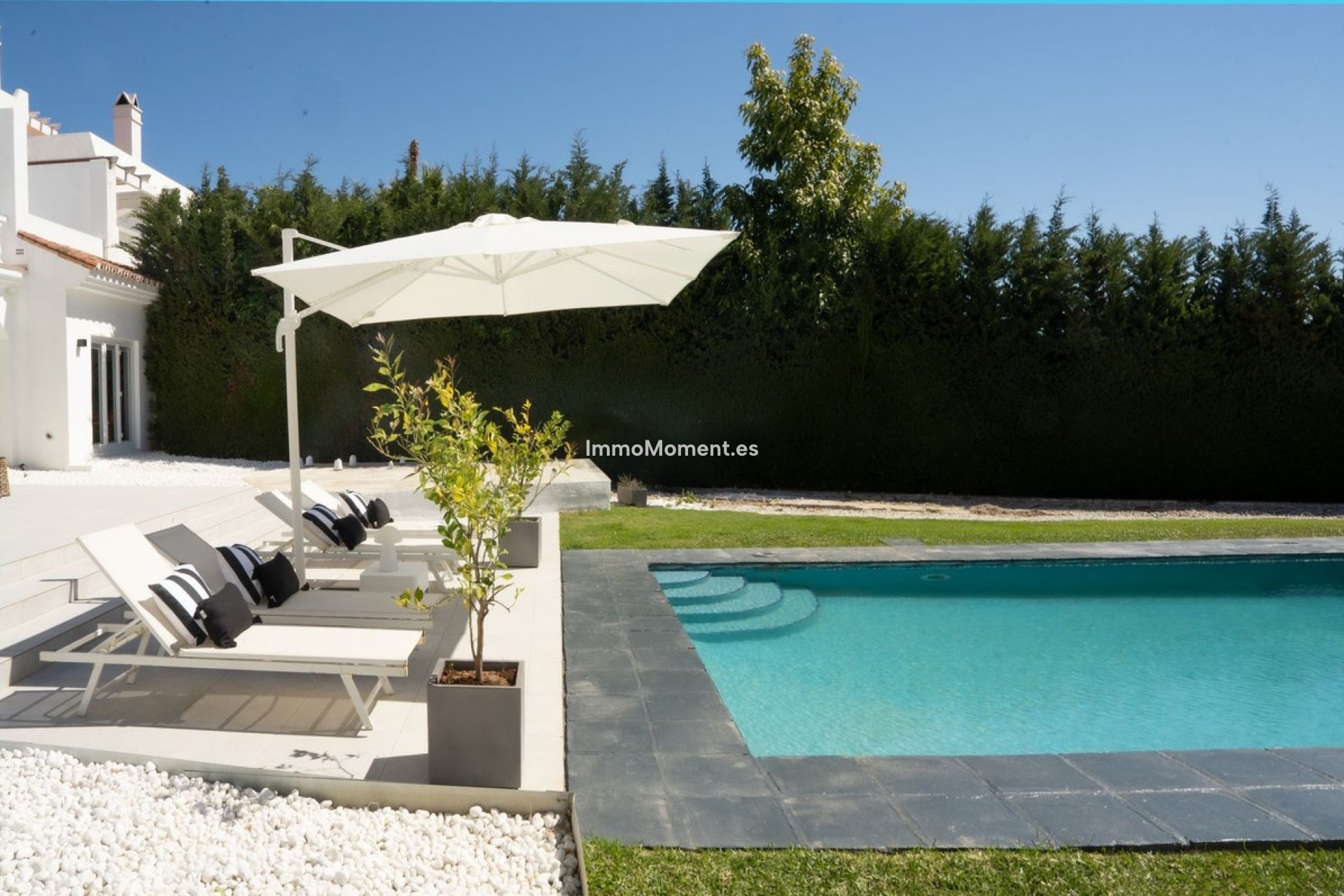 Resale - Detached villa - Estepona - Estepona Centro