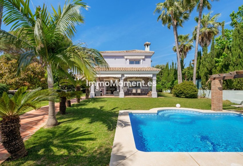 Resale - Detached villa - Estepona - Estepona Centro