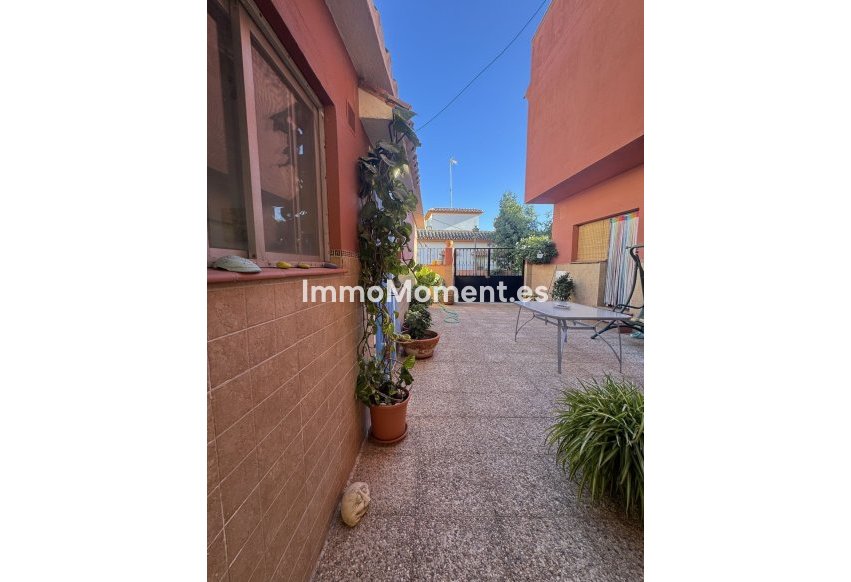 Resale - Detached villa - Estepona - Estepona Centro