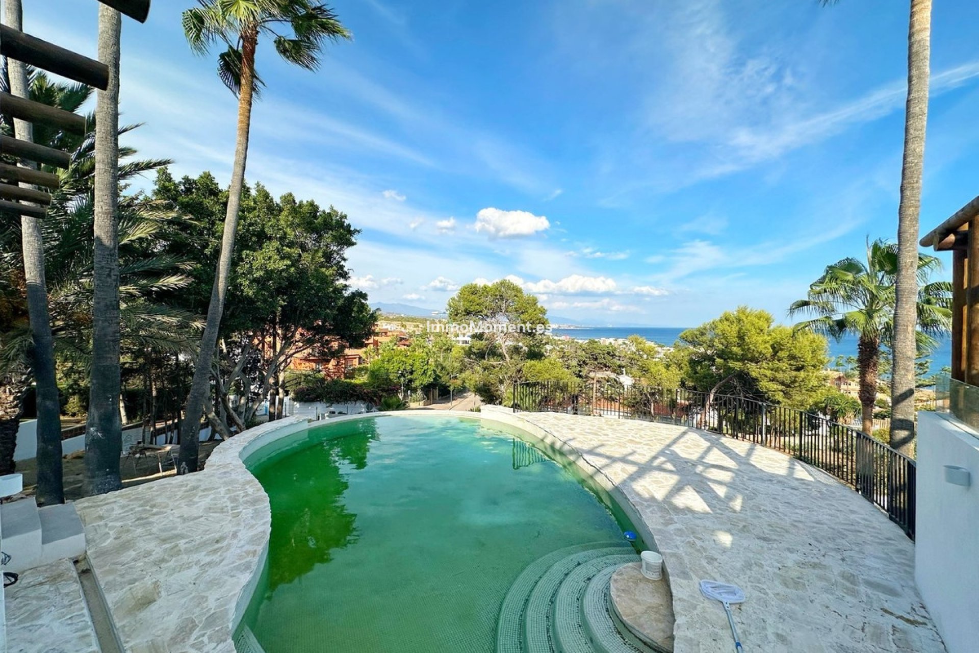Resale - Detached villa - Estepona - Estepona Centro