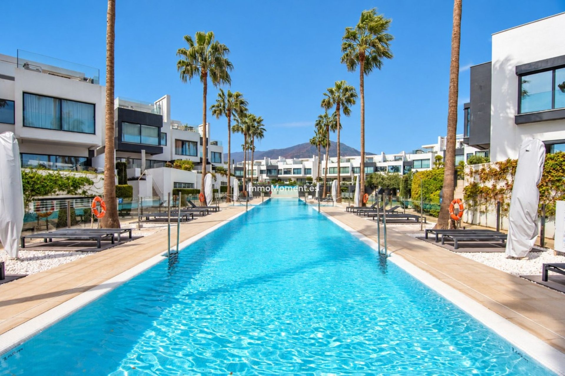 Resale - Detached villa - Estepona - Estepona Centro