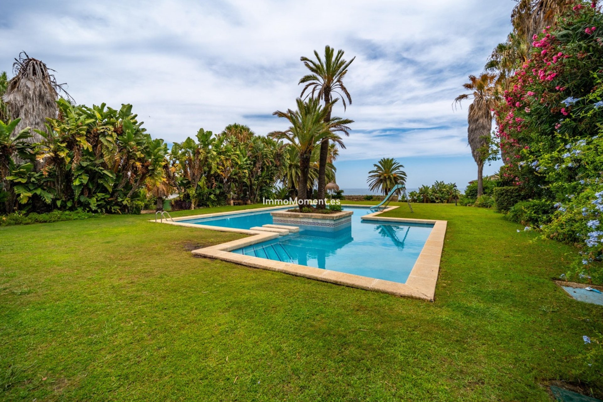 Resale - Detached villa - Estepona - Estepona Centro