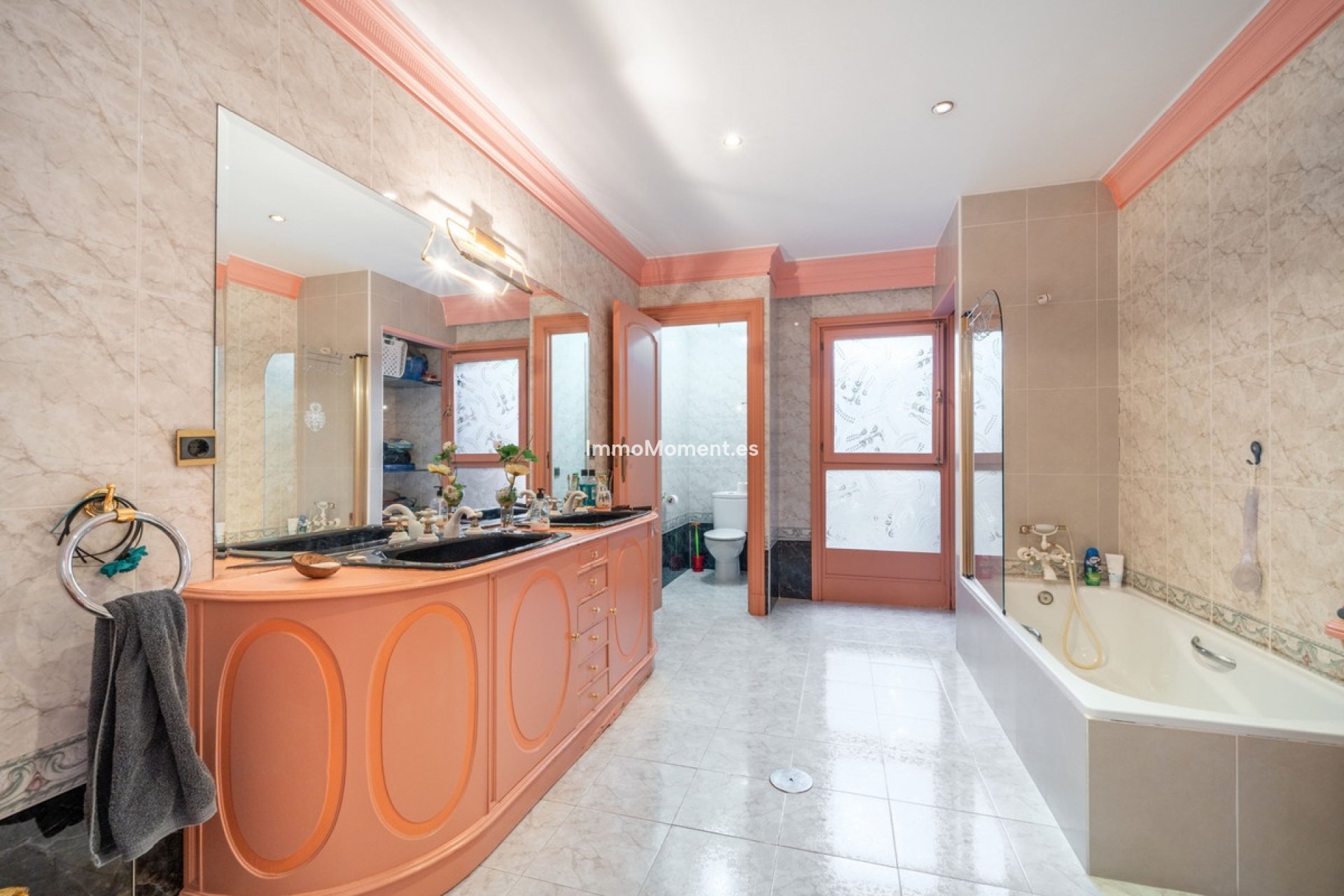 Resale - Detached villa - Estepona - Estepona Centro