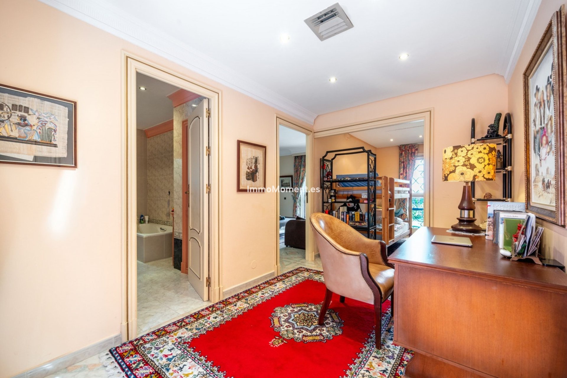 Resale - Detached villa - Estepona - Estepona Centro