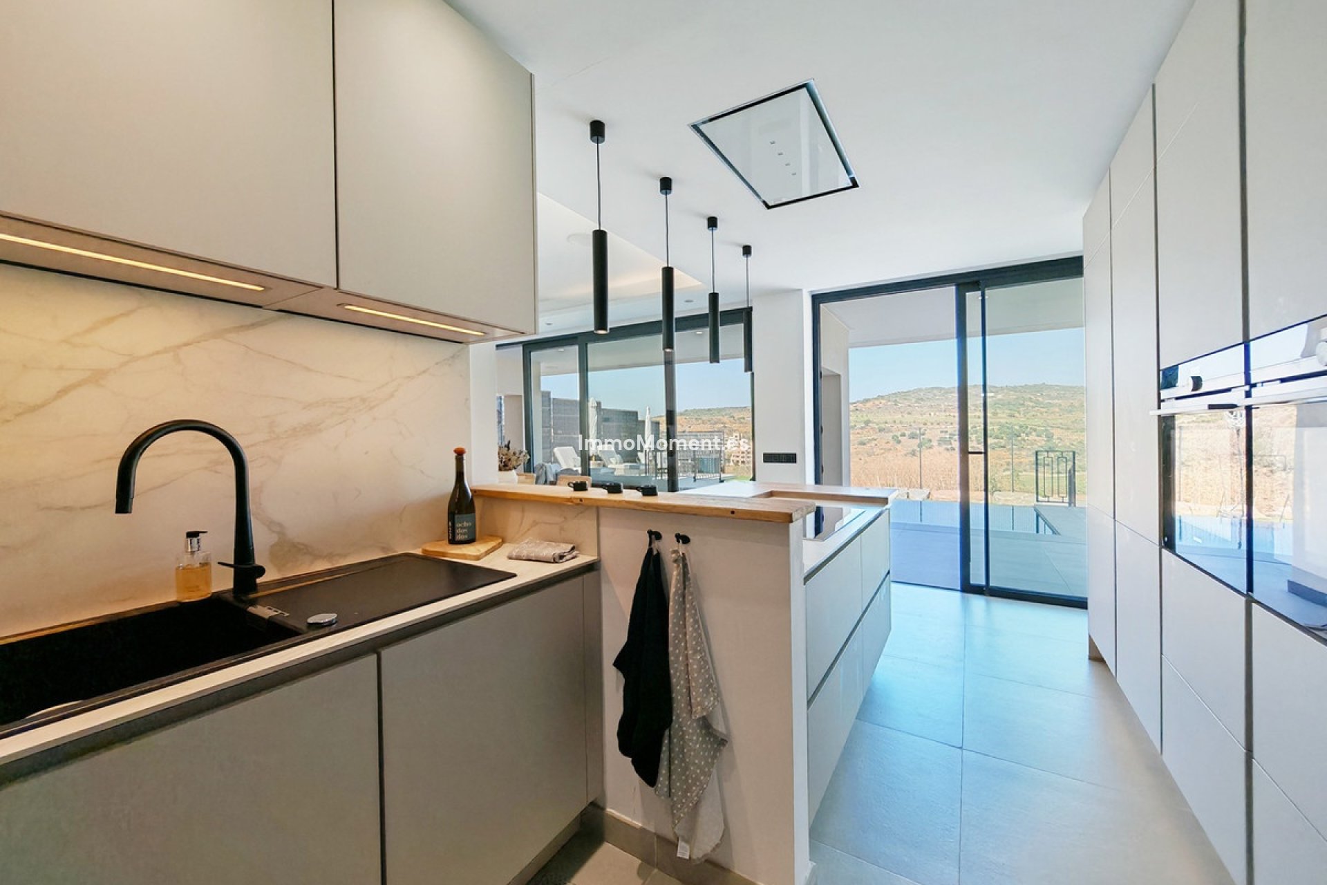 Resale - Detached villa - Estepona - Estepona Centro