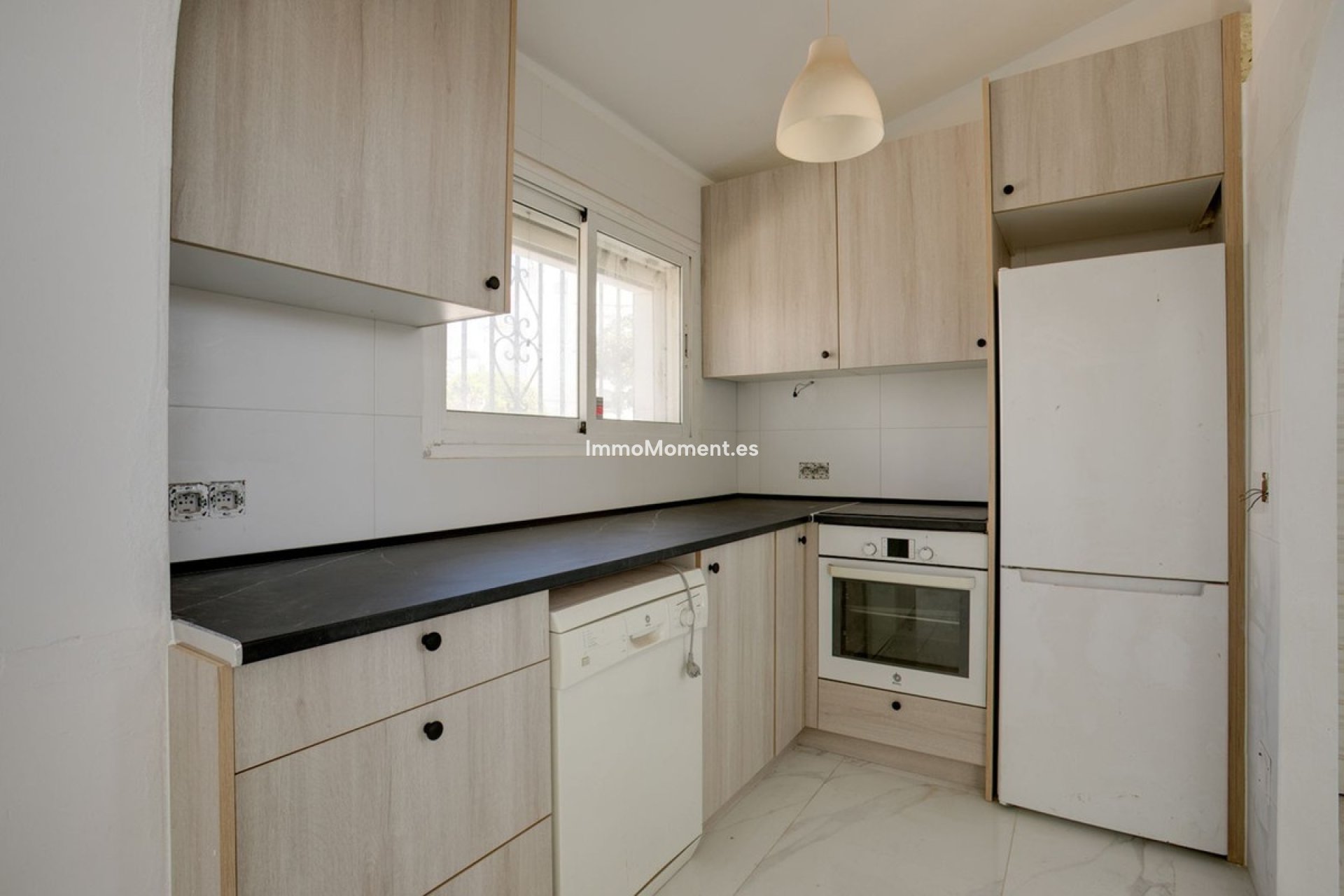 Resale - Detached villa - Estepona - Estepona Centro