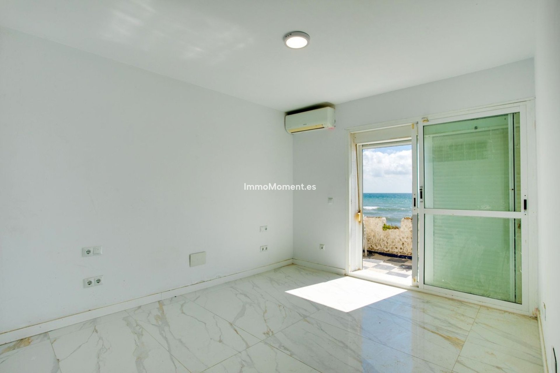 Resale - Detached villa - Estepona - Estepona Centro