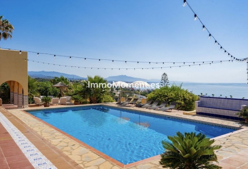 Resale - Detached villa - Estepona - Estepona Centro