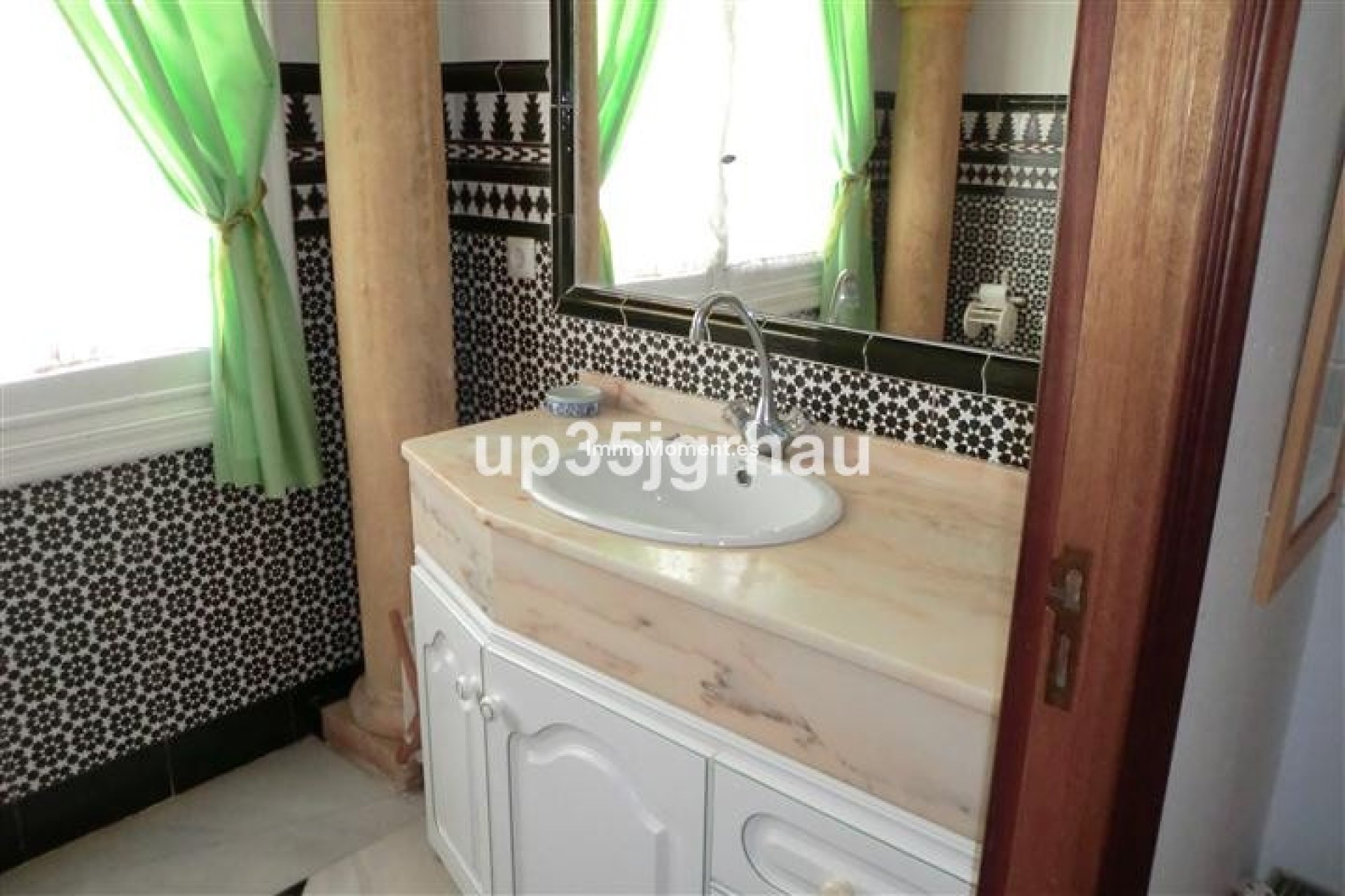 Resale - Detached villa - Estepona - Estepona Centro