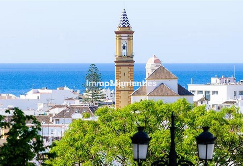 Resale - Detached villa - Estepona - Estepona Centro
