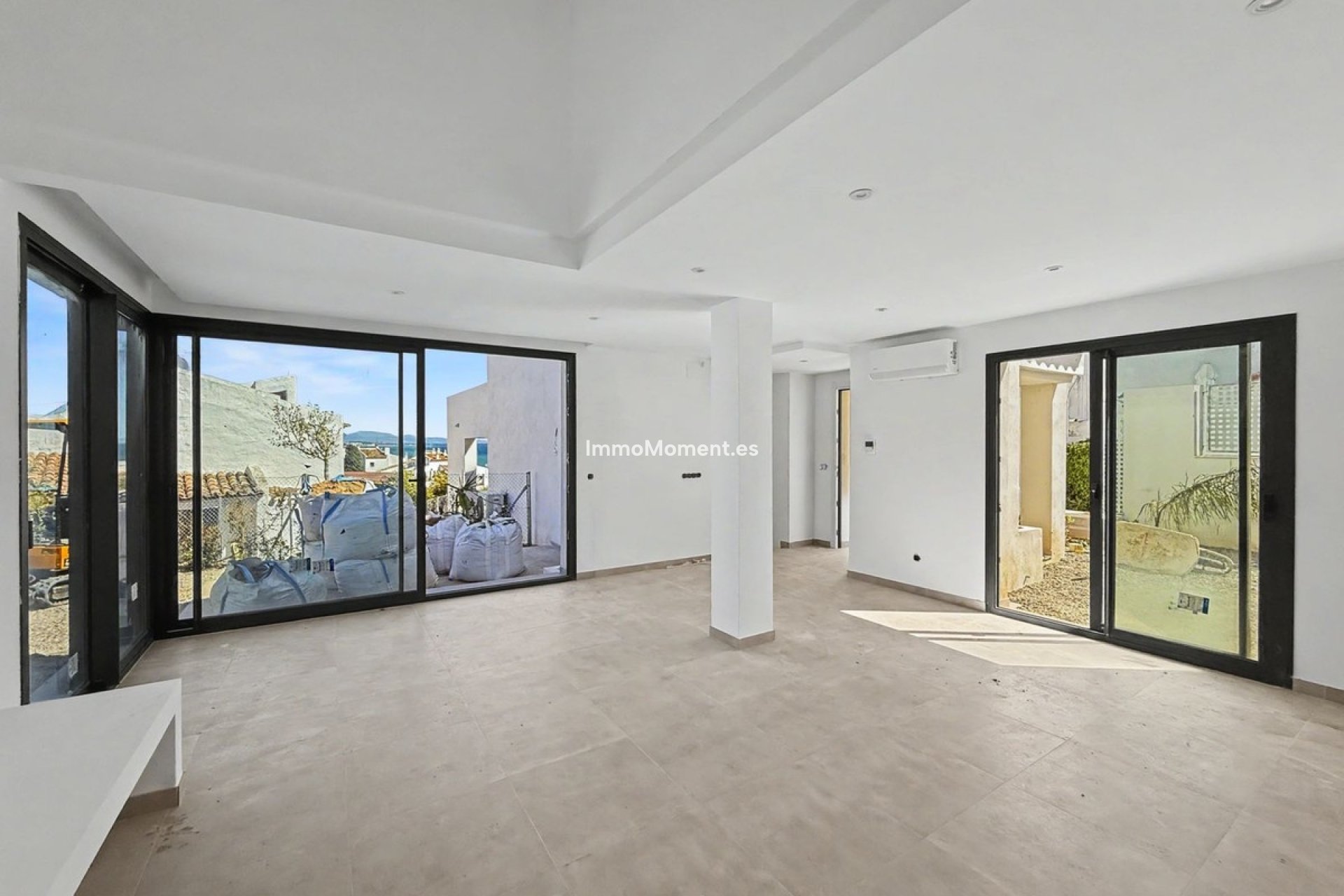 Resale - Detached villa - Estepona - Estepona Centro