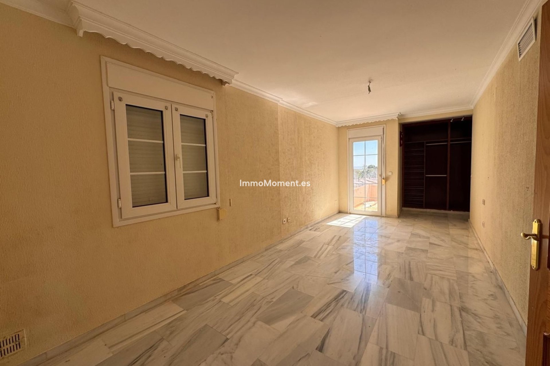 Resale - Detached villa - Estepona - Estepona Centro