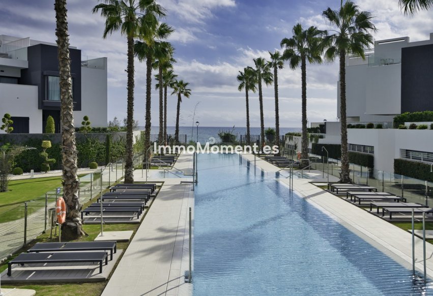 Resale - Detached villa - Estepona - Estepona Centro