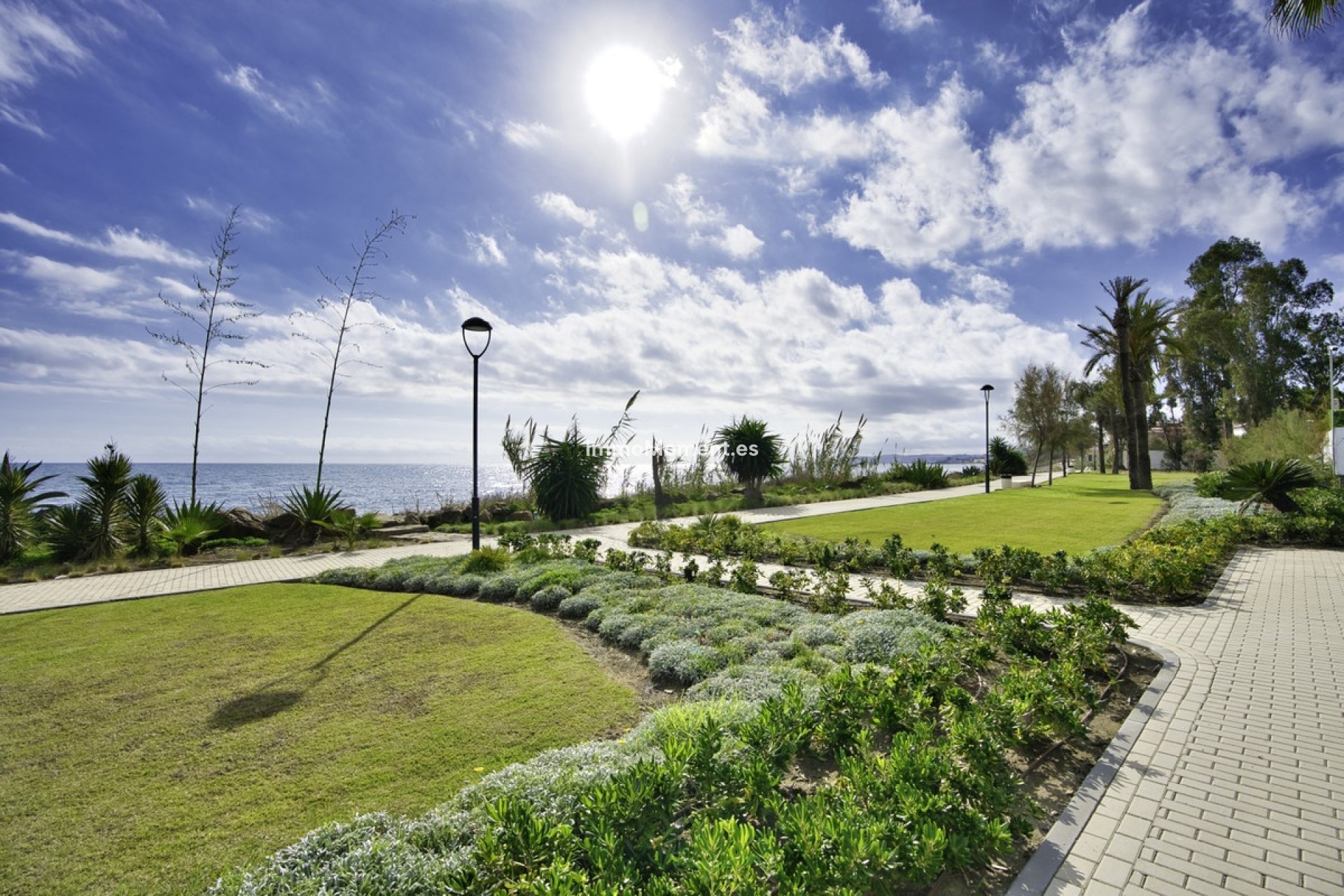Resale - Detached villa - Estepona - Estepona Centro